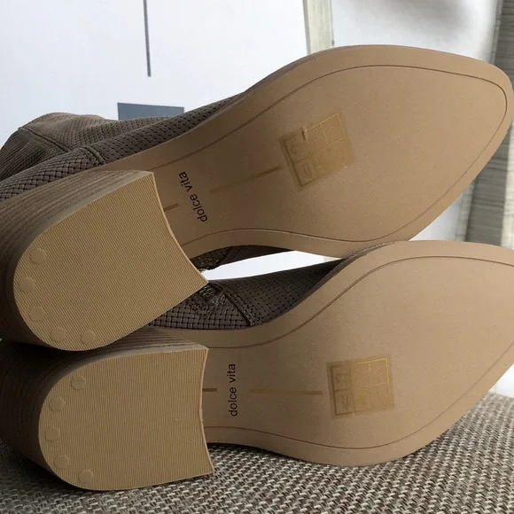 NWT taupe ankle boot with zipper - Picture 5 of 8